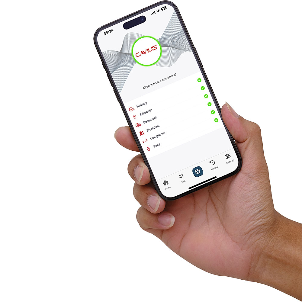cavius-app-phone-hand
